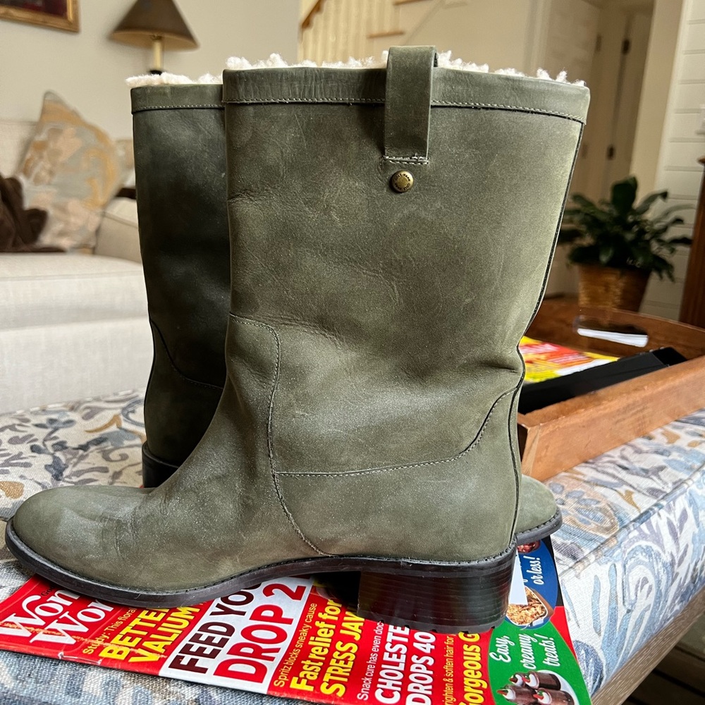We have a new pair of Cole Haan boots. In size 9B in the color green.